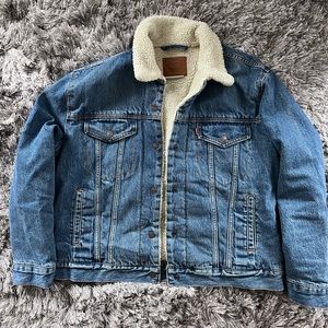 Levi’s Sherpa Jean Jacket. Womens Large.
